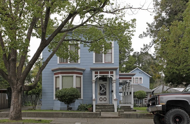 431-439 Randolph St in Napa, CA - Foto de edificio - Building Photo