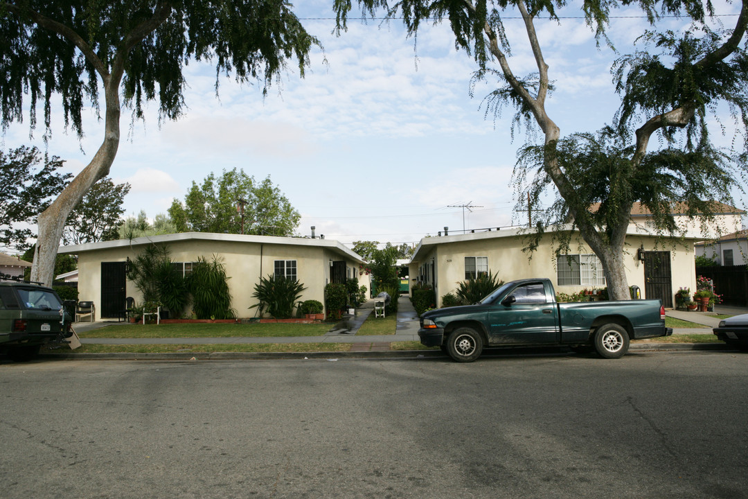 525 N 1st St in Montebello, CA - Foto de edificio