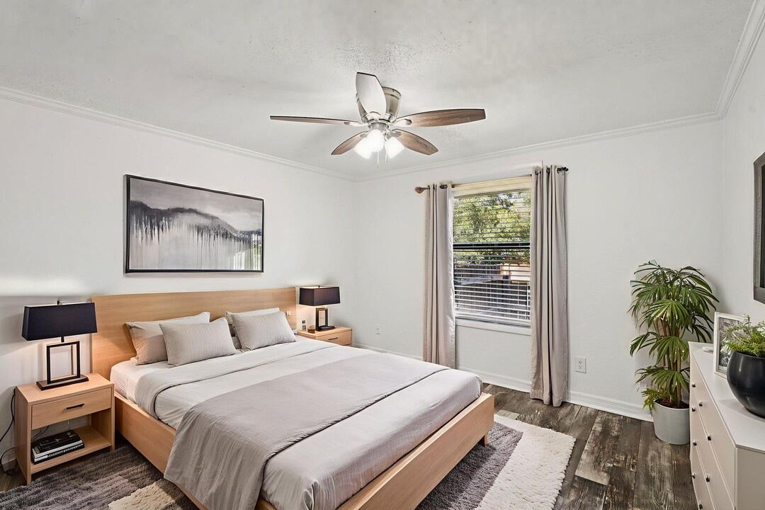 Whisperwood ~ Boutique Cottage Style Living Meets Hassle Free Leasing in Gainesville, FL - Foto de edificio