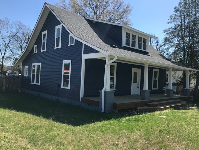 1001 S 8th St in Lillington, NC - Building Photo - Building Photo