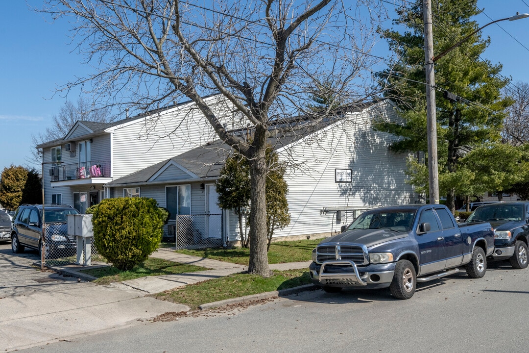 15 Davidson Ct in Staten Island, NY - Building Photo