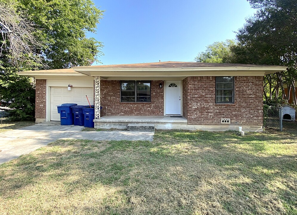 901 E Robertson Ave in Copperas Cove, TX - Building Photo