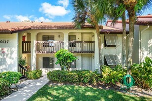 10137 Mangrove Dr in Boynton Beach, FL - Building Photo