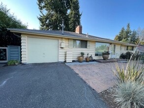 15541 Palatine Ave N in Shoreline, WA - Building Photo - Building Photo