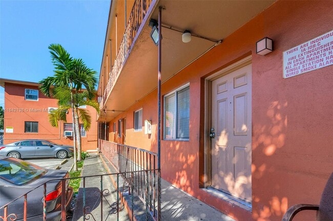 2275 NW 23rd St in Miami, FL - Building Photo - Building Photo