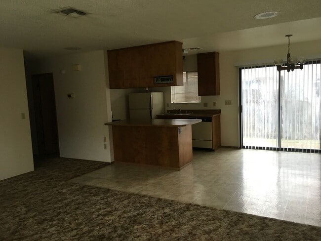 2516 Sabre Ct in Redding, CA - Building Photo - Building Photo