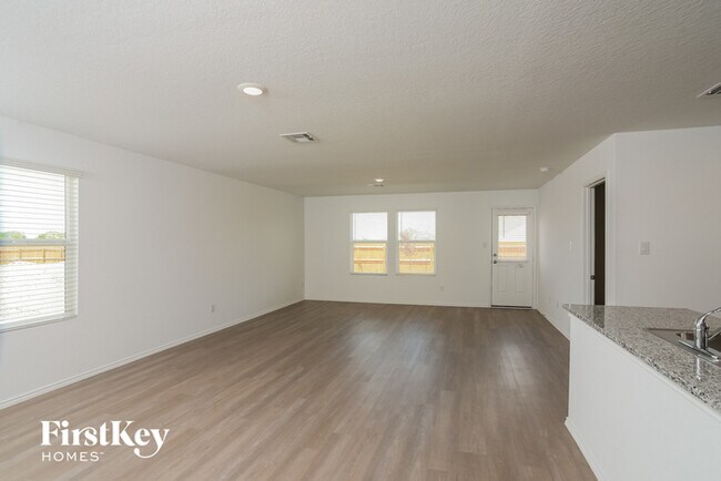 10619 Pablo Way in Converse, TX - Building Photo - Building Photo