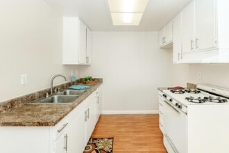 Sunset View in Hesperia, CA - Building Photo - Building Photo