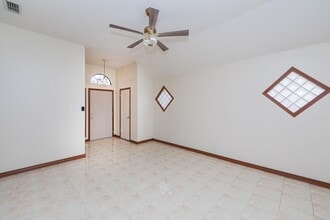 407 Cinnamon Teal Loop in Laredo, TX - Building Photo - Building Photo