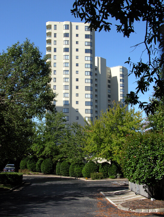 Windward Towers in Newport News, VA - Foto de edificio