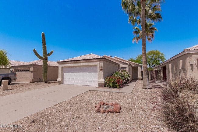 property at 4638 E Grovers Ave