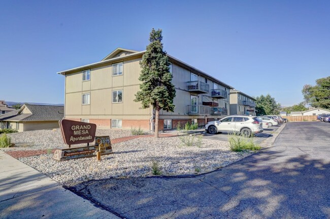 1535 Poplar Drive in Grand Junction, CO - Foto de edificio - Building Photo