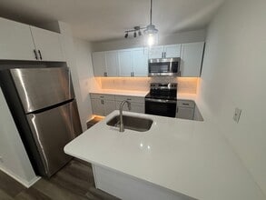656 Summit St in King of Prussia, PA - Building Photo - Building Photo
