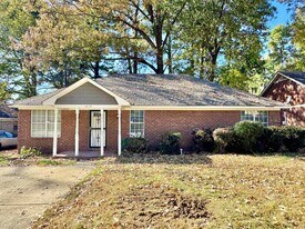 4015 Hofburg St in Memphis, TN - Building Photo