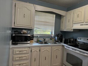 1733 3rd Ave N in Lake Worth Beach, FL - Building Photo - Building Photo