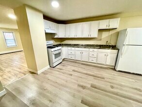 92 W Main St in Vernon, CT - Building Photo - Building Photo