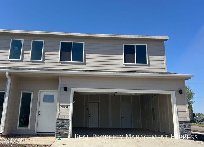 Modern 3 Bed 2.5 Bath Townhome Located in 