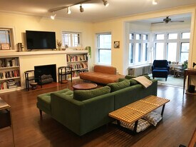 2737 N Hampden Ct, Unit 2 in Chicago, IL - Building Photo