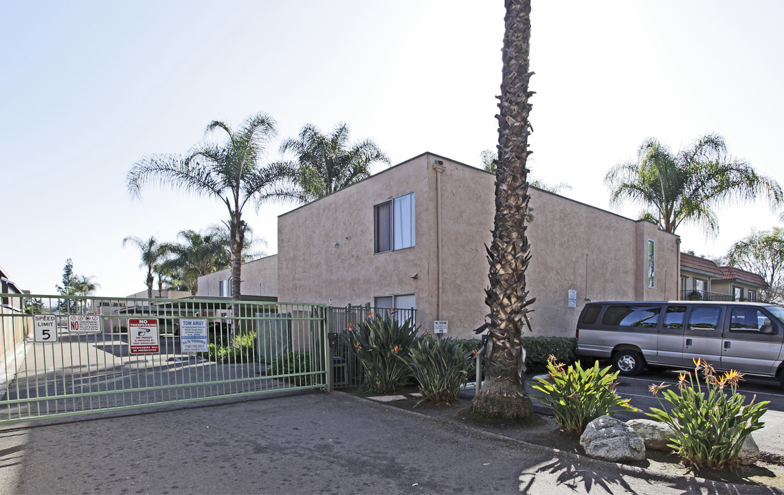 Grand Palm Village Apartments in Escondido, CA - Building Photo