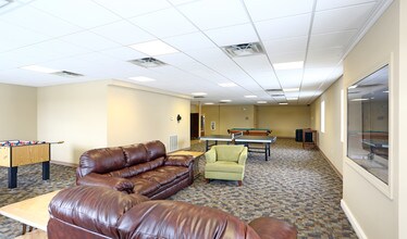 Hillsborough Pointe Apartments in Omaha, NE - Building Photo - Interior Photo