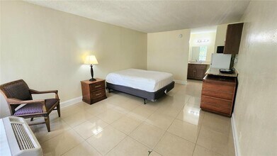 7900 S Orange Blossom Trail in Orlando, FL - Building Photo - Building Photo