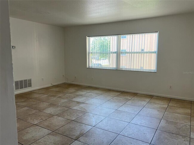 8701 4th St N in St. Petersburg, FL - Building Photo - Building Photo