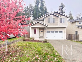 596 NE Nantucket St in Bremerton, WA - Building Photo