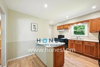 8 Boucher Ave in Augusta, ME - Building Photo - Building Photo