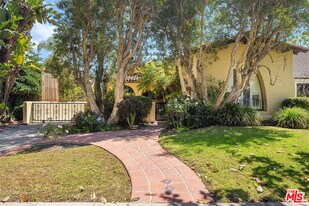 10762 Wellworth Ave in Los Angeles, CA - Building Photo