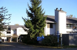 Roxbury Court in Seattle, WA - Building Photo