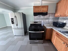 13809 Hershe St in Houston, TX - Building Photo