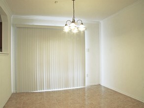 12218 Mountain Pine, Unit 02 in San Antonio, TX - Foto de edificio - Building Photo