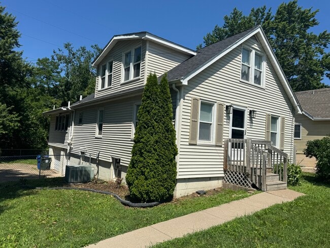 4108 Eastern Ave in Davenport, IA - Foto de edificio - Building Photo