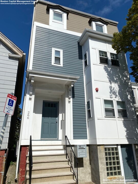 266 Lexington St, Unit 2 in Boston, MA - Foto de edificio