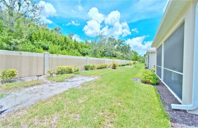 4558 Arboretum Cir in Naples, FL - Foto de edificio - Building Photo