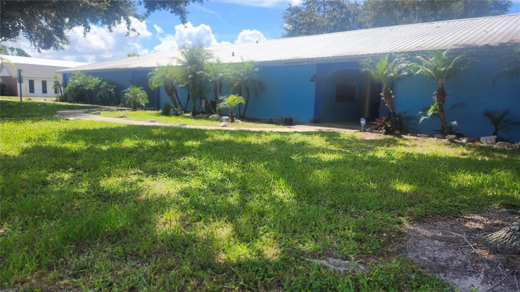 2205 Knox McRae Dr in Titusville, FL - Foto de edificio