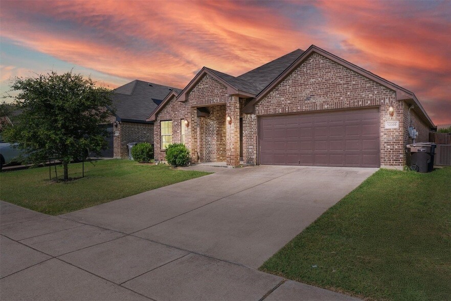 12300 Hunters Knoll Dr in Burleson, TX - Foto de edificio