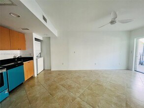 946 Bay Dr in Miami Beach, FL - Building Photo - Building Photo