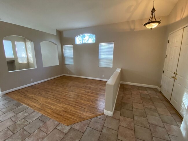 2216 Menifee Ct in Las Vegas, NV - Building Photo - Building Photo