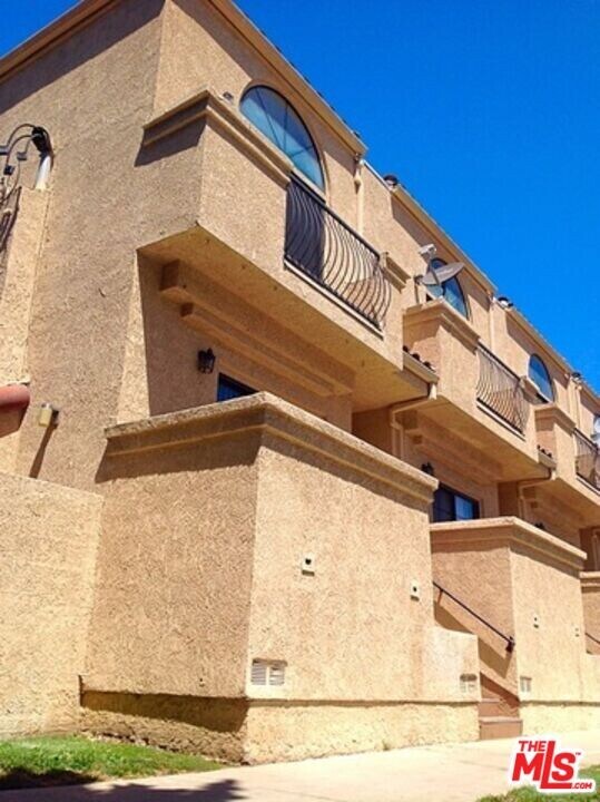 4349 Cahuenga Blvd in Los Angeles, CA - Building Photo