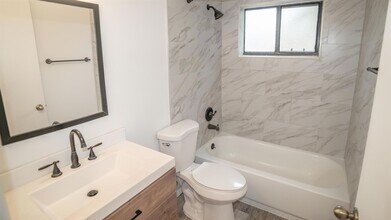 136 NW 60th Ave, Unit 72 in Margate, FL - Building Photo - Building Photo