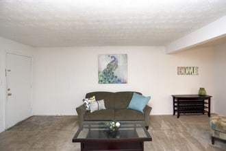 ReNew at The Crossing in Indianapolis, IN - Foto de edificio - Interior Photo