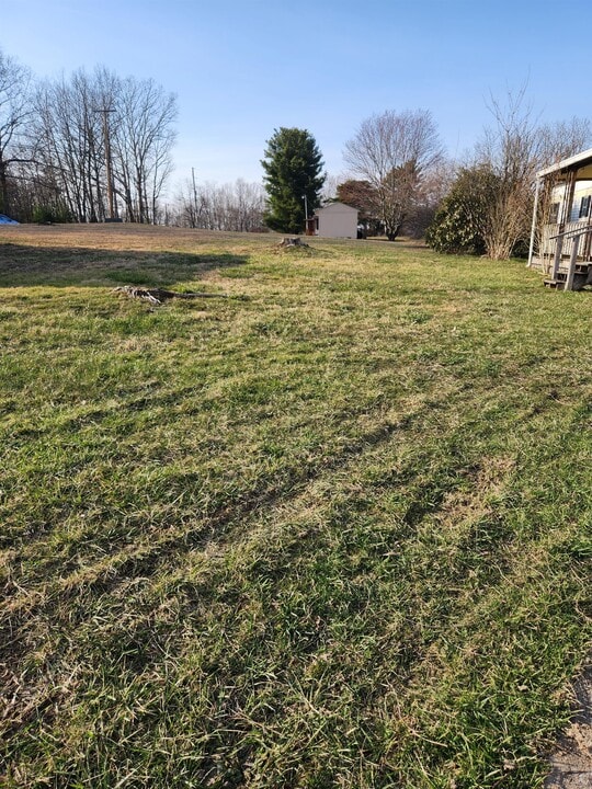 1217 Coal City Rd in Beaver, WV - Building Photo