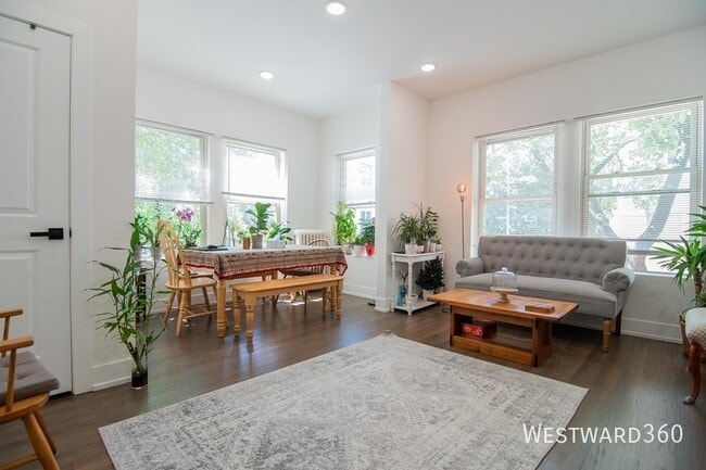 property at 6201 N Glenwood Ave