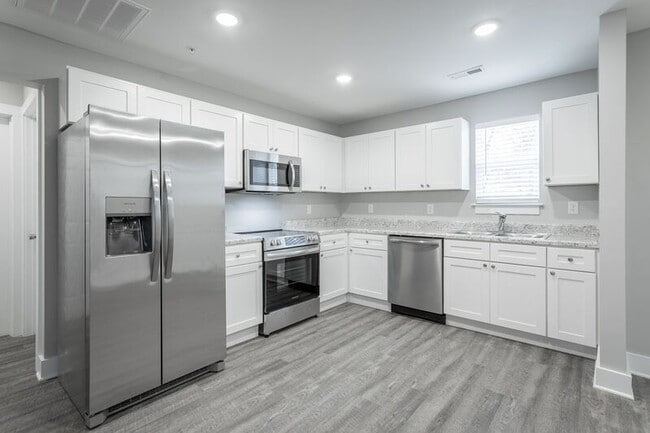 property at 5 Meadowbrook Dr W