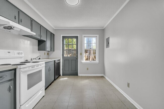 417 E Jordan Ave, Unit 2 in West Point, MS - Building Photo - Building Photo