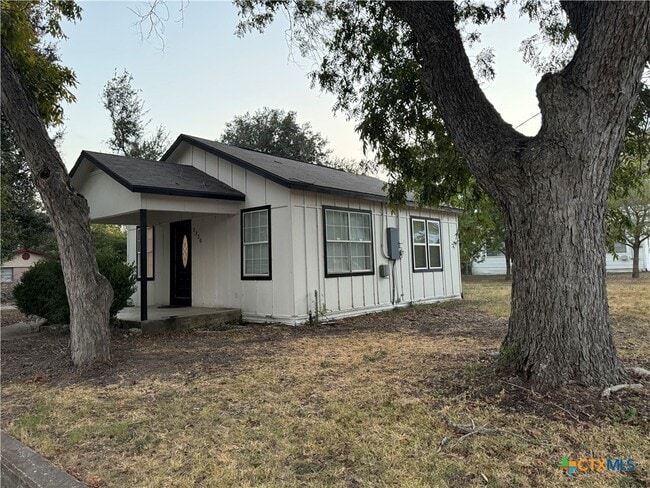 2320 Woodland Dr in Seguin, TX - Building Photo - Building Photo
