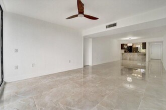 6181 Balboa Cir, Unit 303 in Boca Raton, FL - Building Photo - Building Photo
