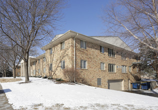 South Town Court in Bloomington, MN - Building Photo - Building Photo