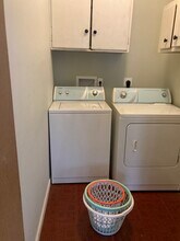 60 Grove St in Glenwood Landing, NY - Building Photo - Building Photo